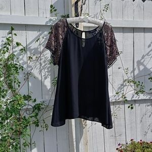 Karen Kane Women's Black Short-Sleeved Blouse, Lace Sleeves, Button Back, Sz 2X